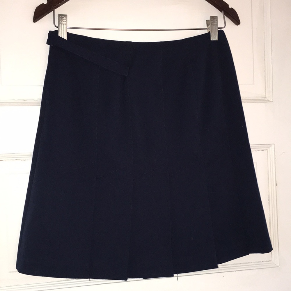 St. John navy blue size 4 perfect condition. - Picture 2 of 8
